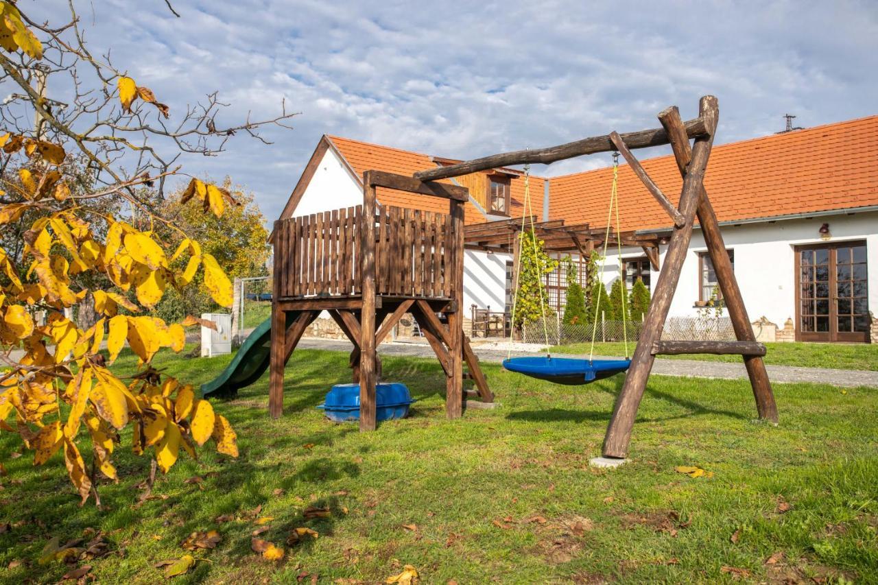 Kishosszuret Vendeghaz Hotell Pécsvárad Eksteriør bilde